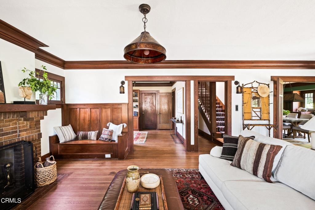 1125 E Mariposa Street