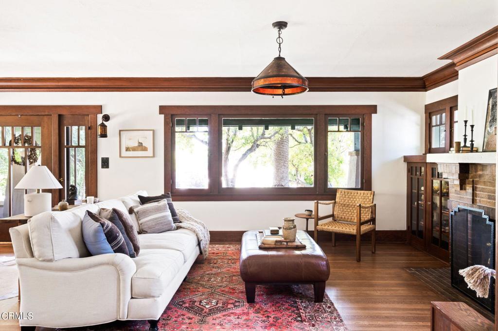 1125 E Mariposa Street