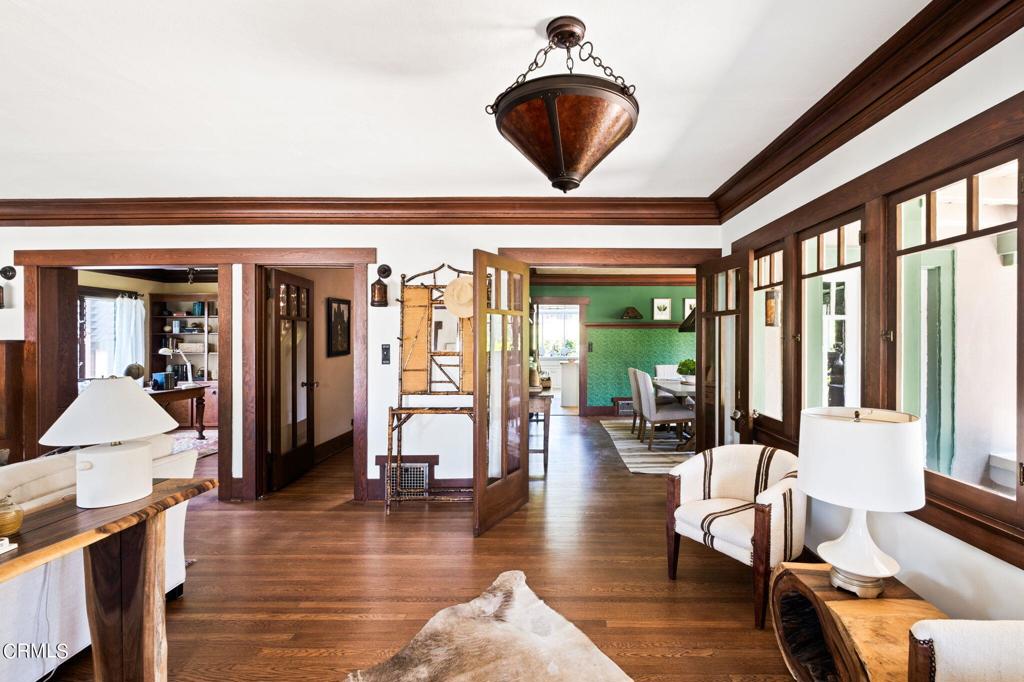 1125 E Mariposa Street