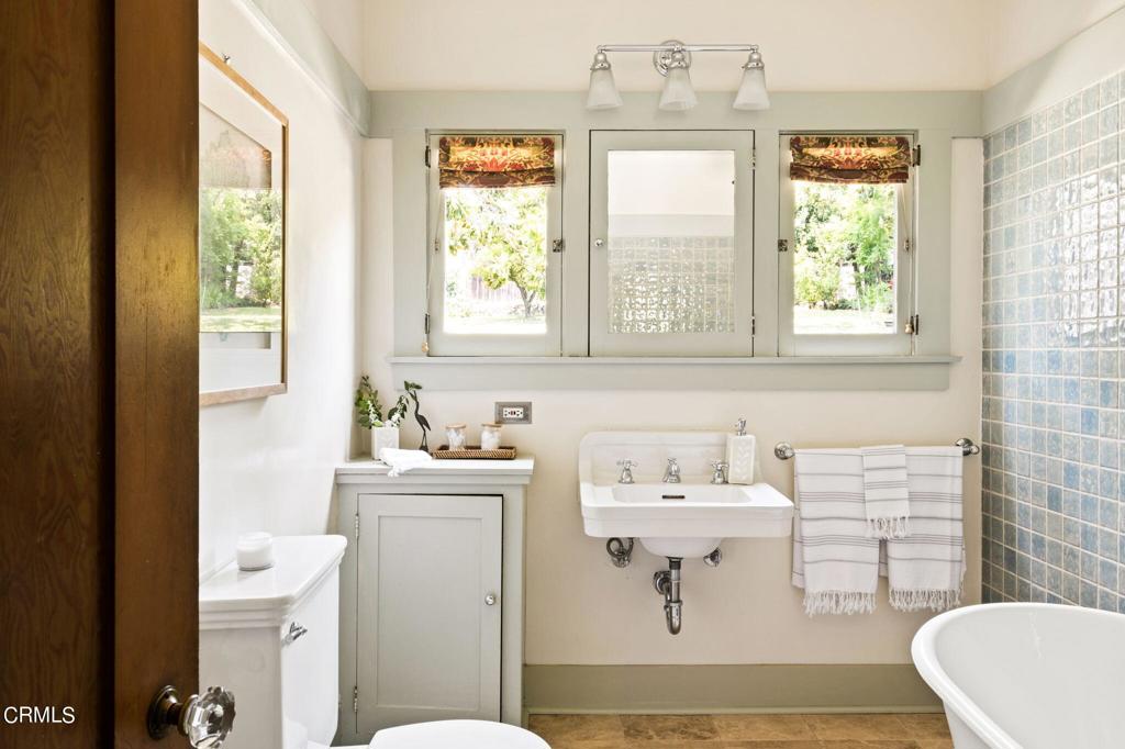 1125 E Mariposa Street