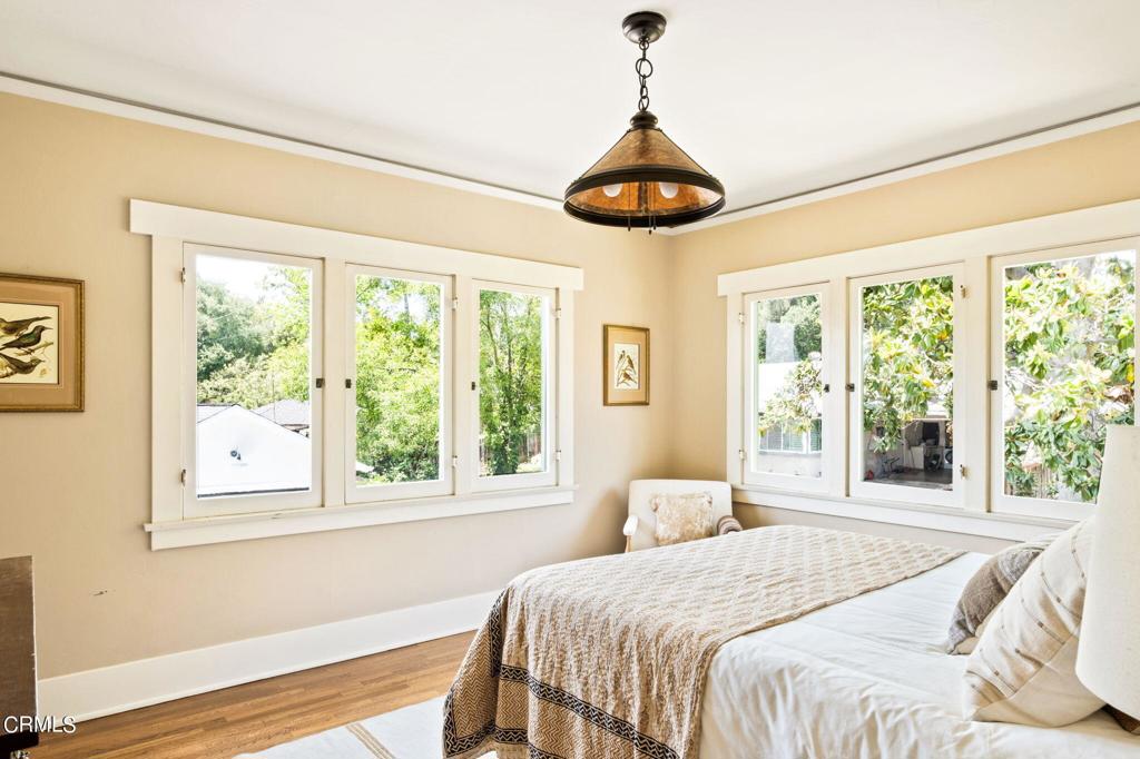 1125 E Mariposa Street