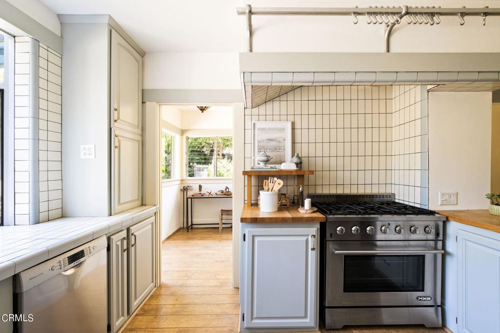 1125 E Mariposa Street