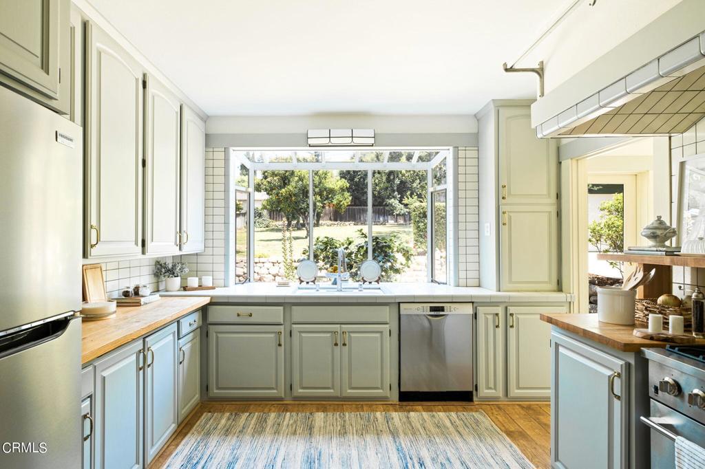 1125 E Mariposa Street