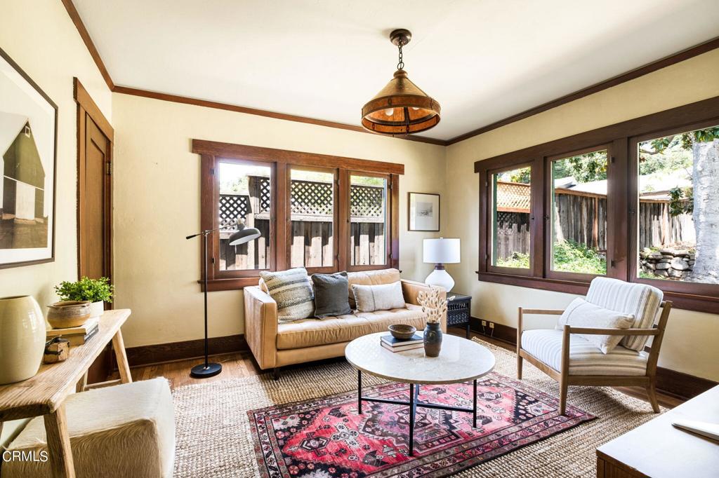 1125 E Mariposa Street