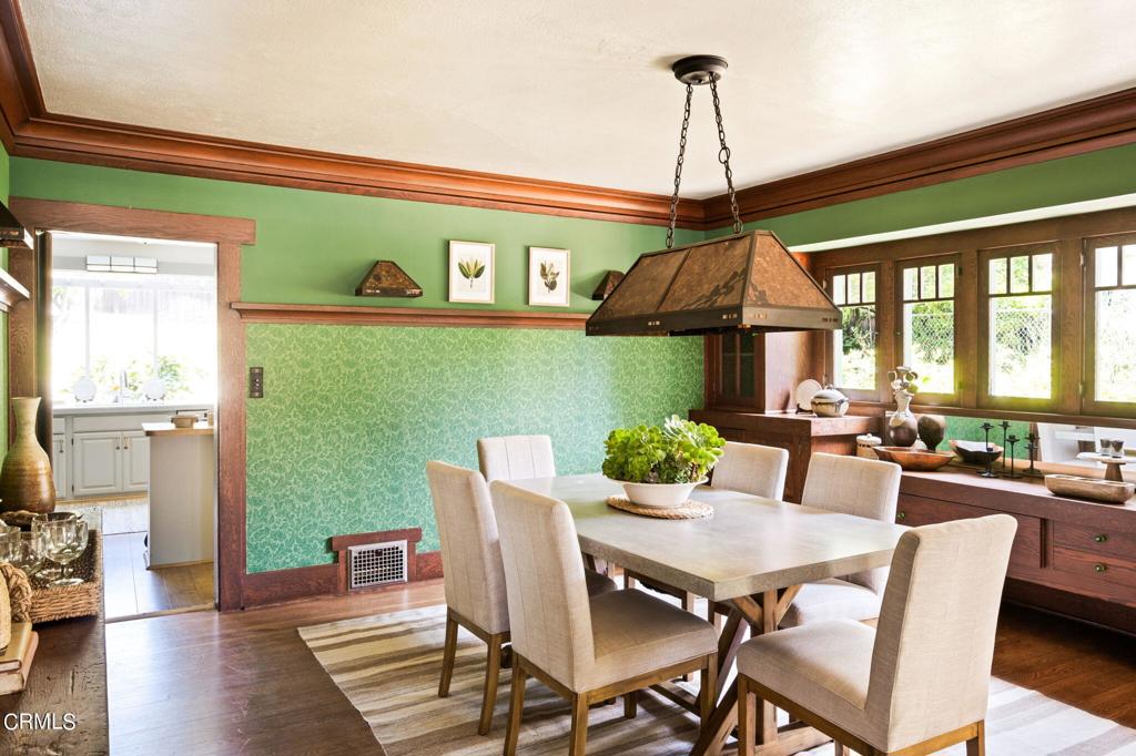 1125 E Mariposa Street