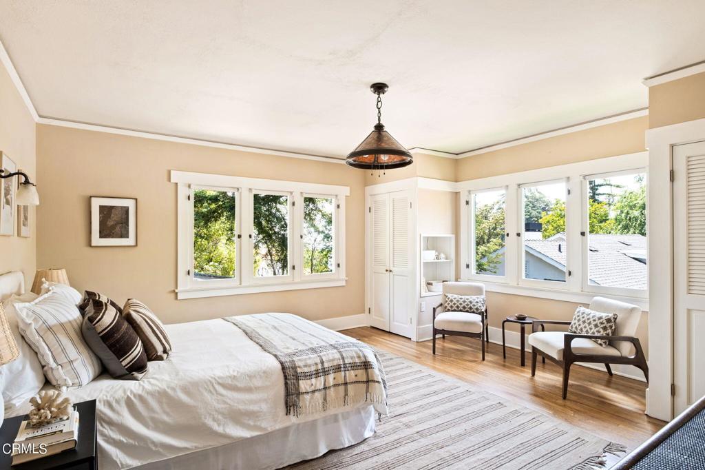 1125 E Mariposa Street