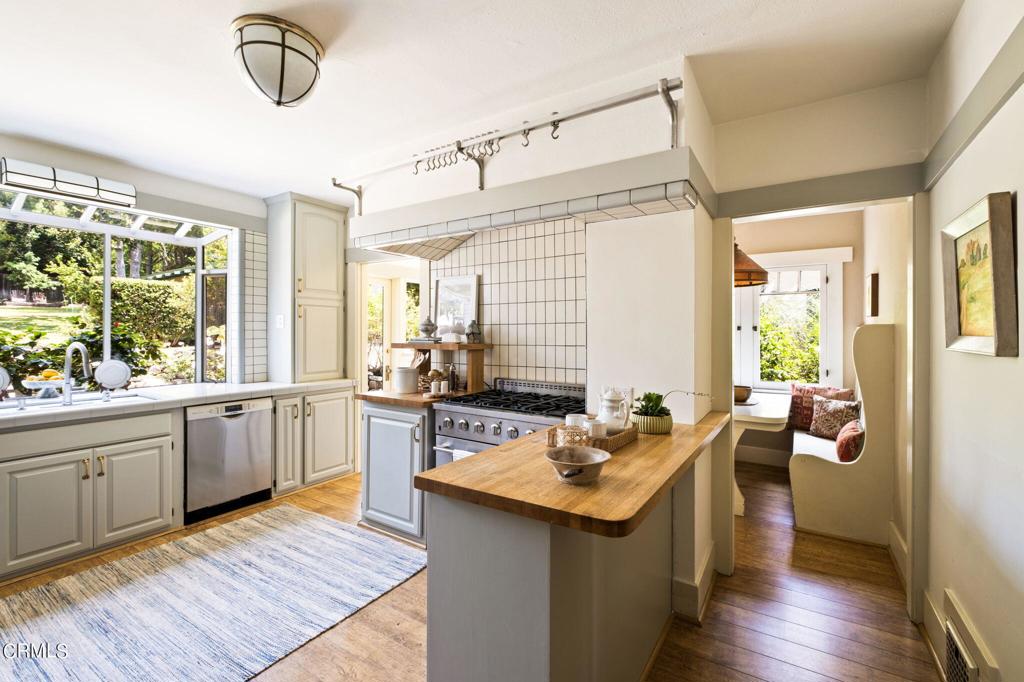 1125 E Mariposa Street