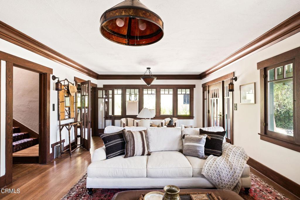 1125 E Mariposa Street