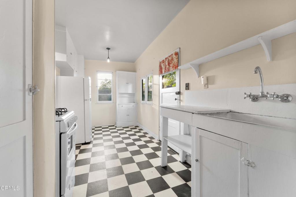 3864 E California Boulevard