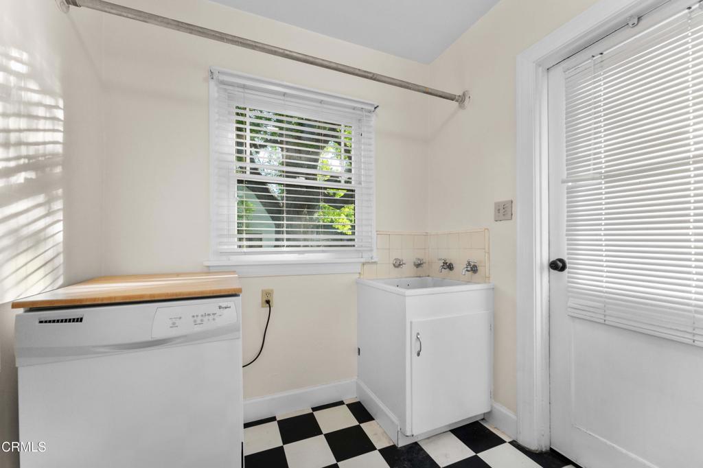 3864 E California Boulevard