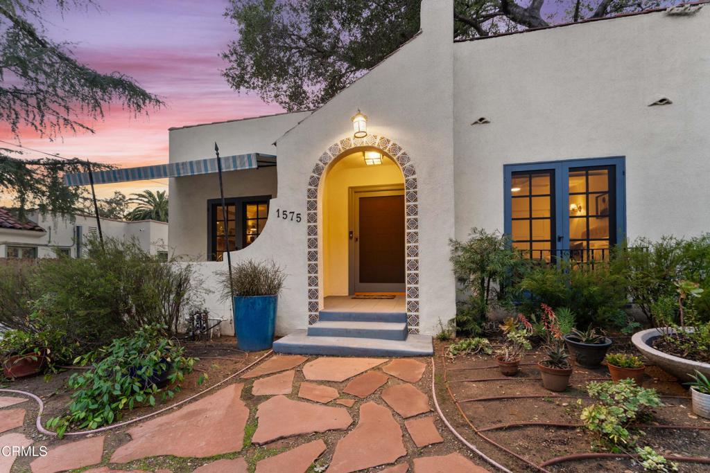 1575 N Holliston Avenue