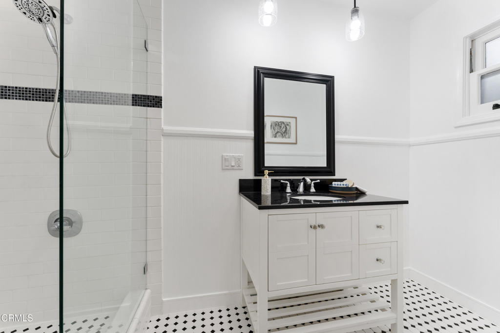 1575 N Holliston Avenue