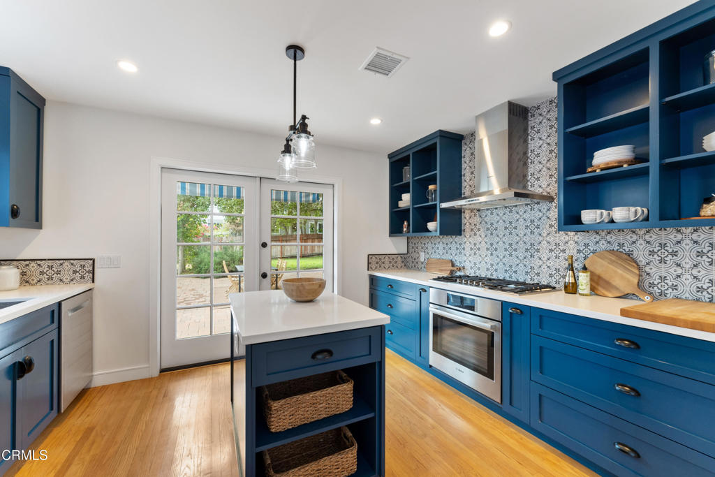 1575 N Holliston Avenue