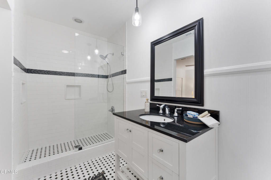 1575 N Holliston Avenue