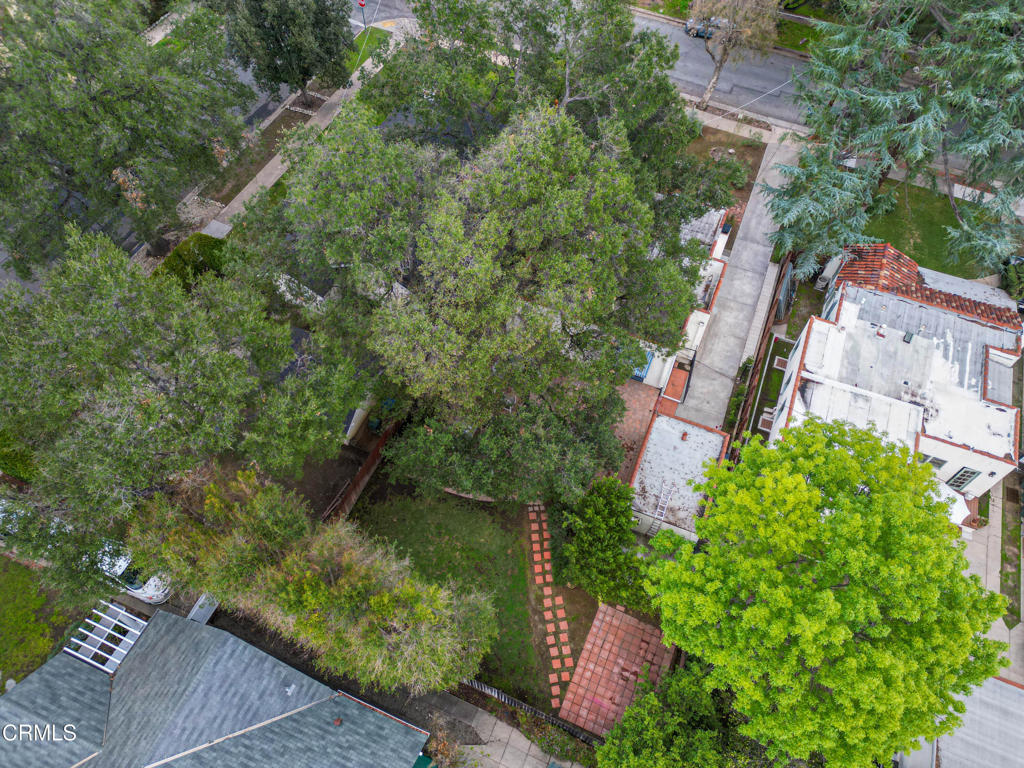 1575 N Holliston Avenue