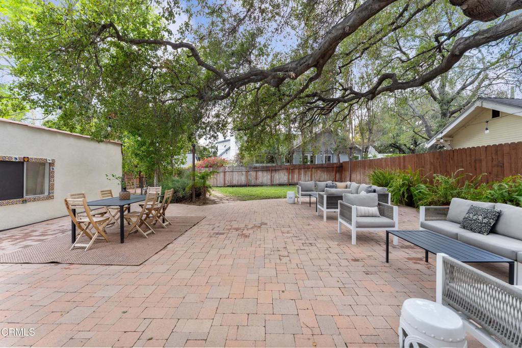 1575 N Holliston Avenue