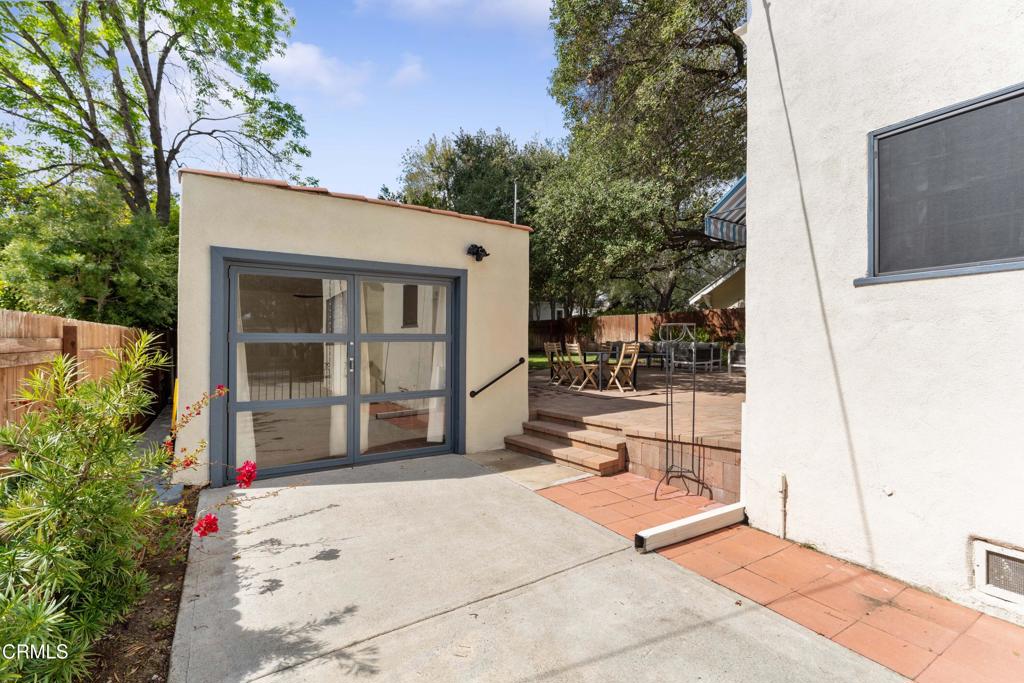 1575 N Holliston Avenue