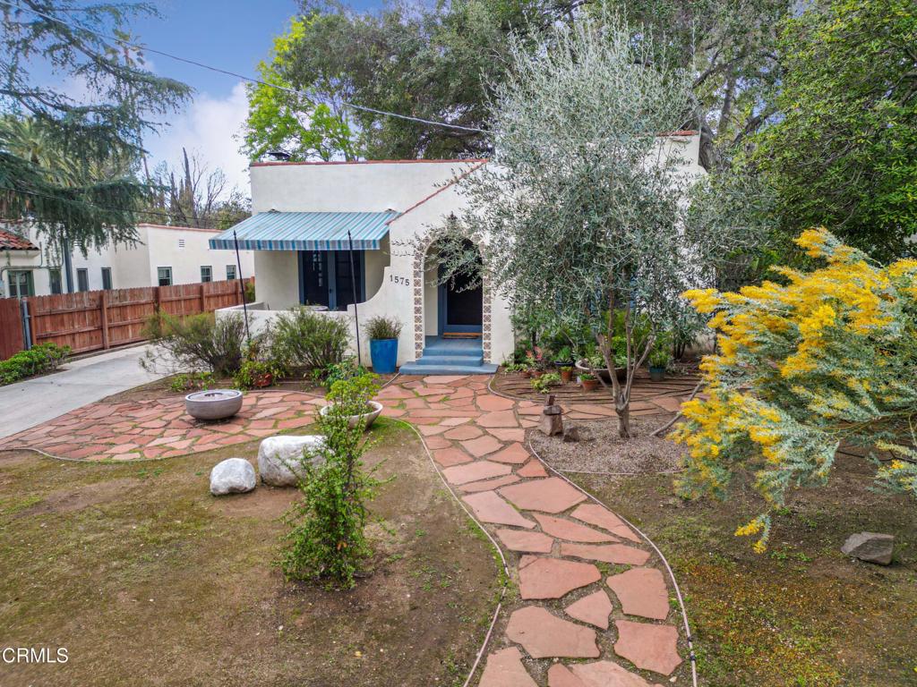 1575 N Holliston Avenue