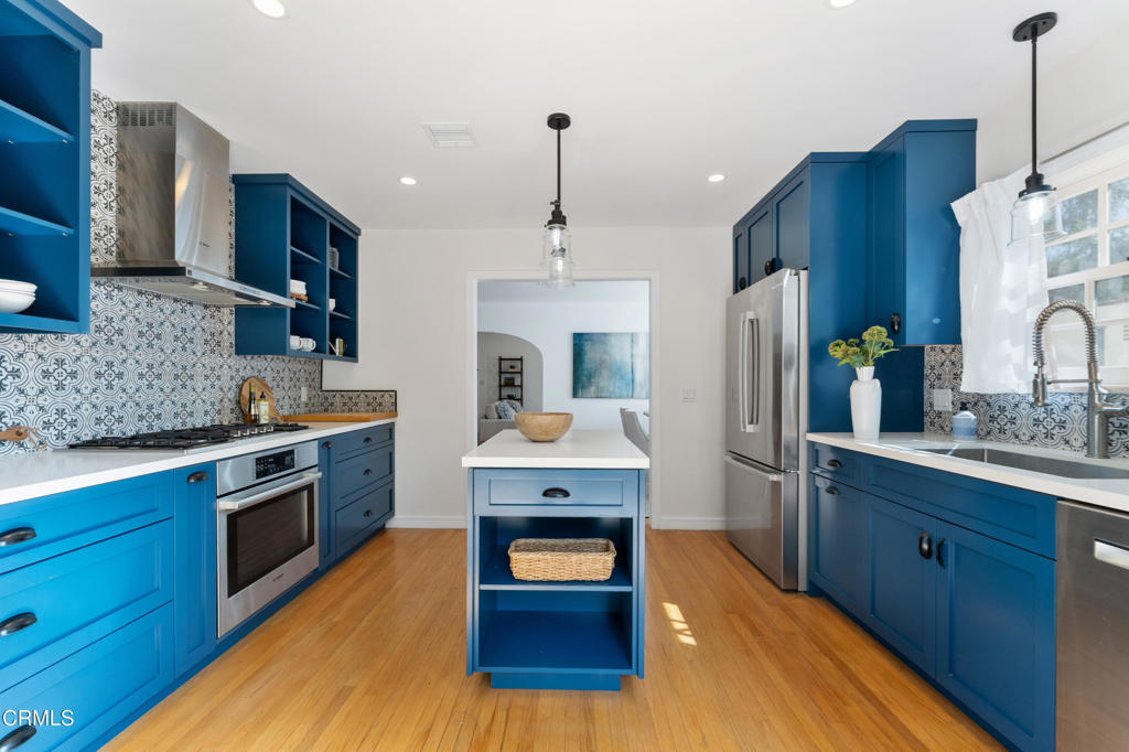 1575 N Holliston Avenue