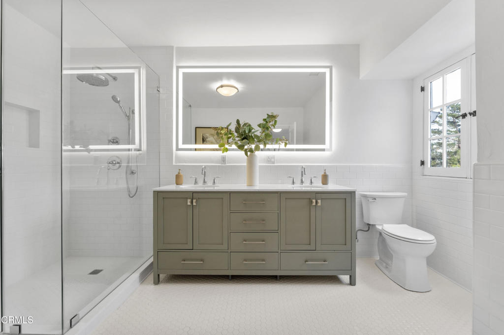 1300 N Holliston Avenue