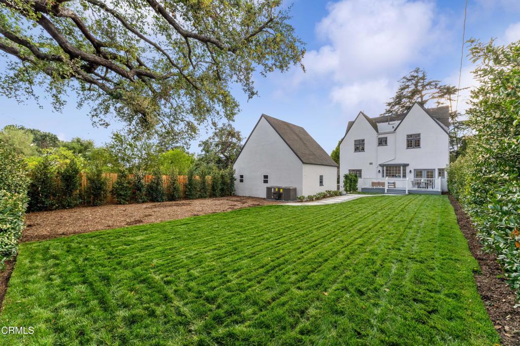 1300 N Holliston Avenue