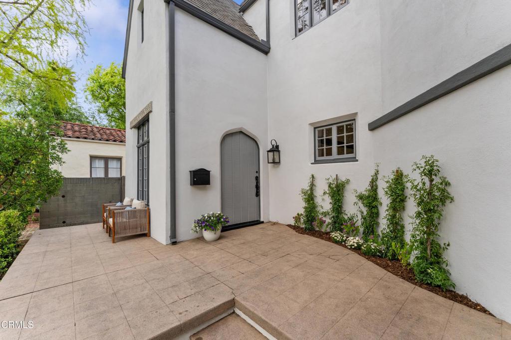 1300 N Holliston Avenue