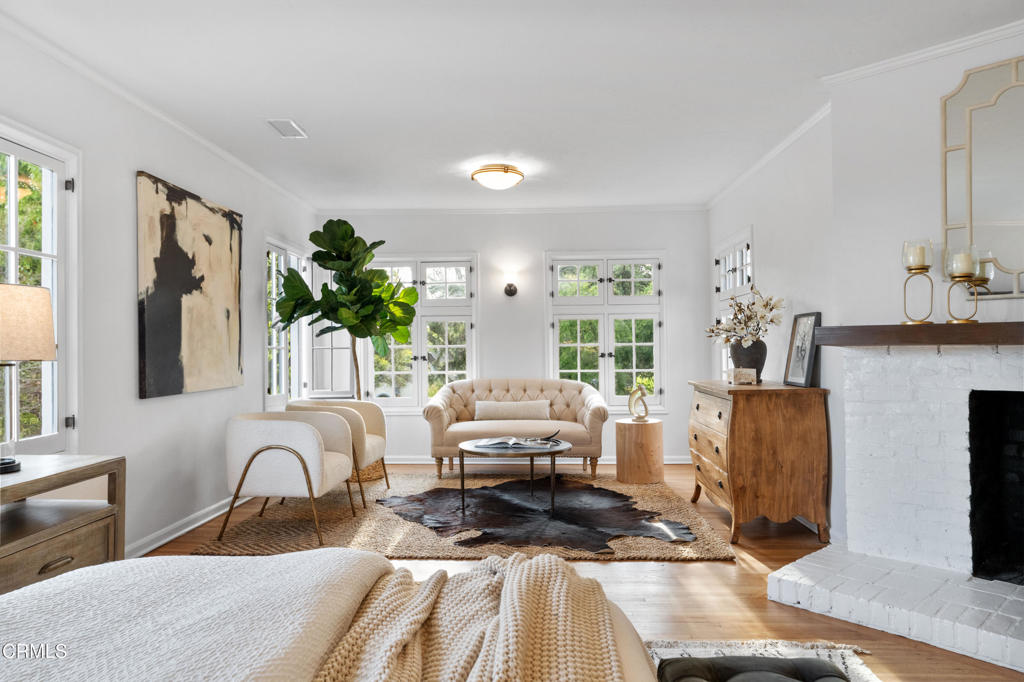 1300 N Holliston Avenue