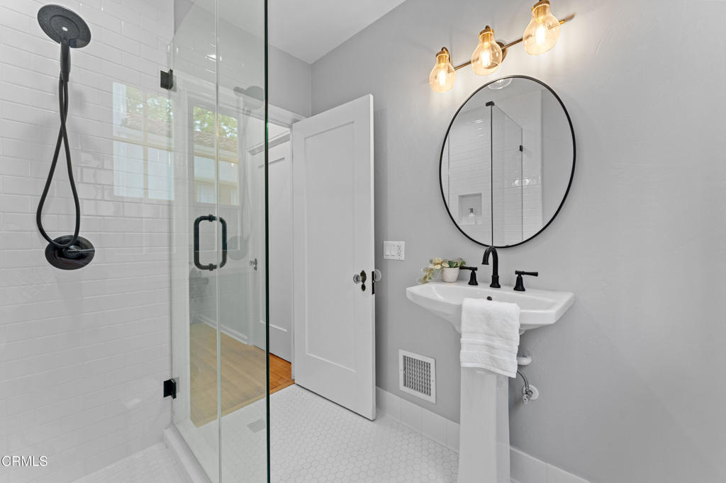 1300 N Holliston Avenue