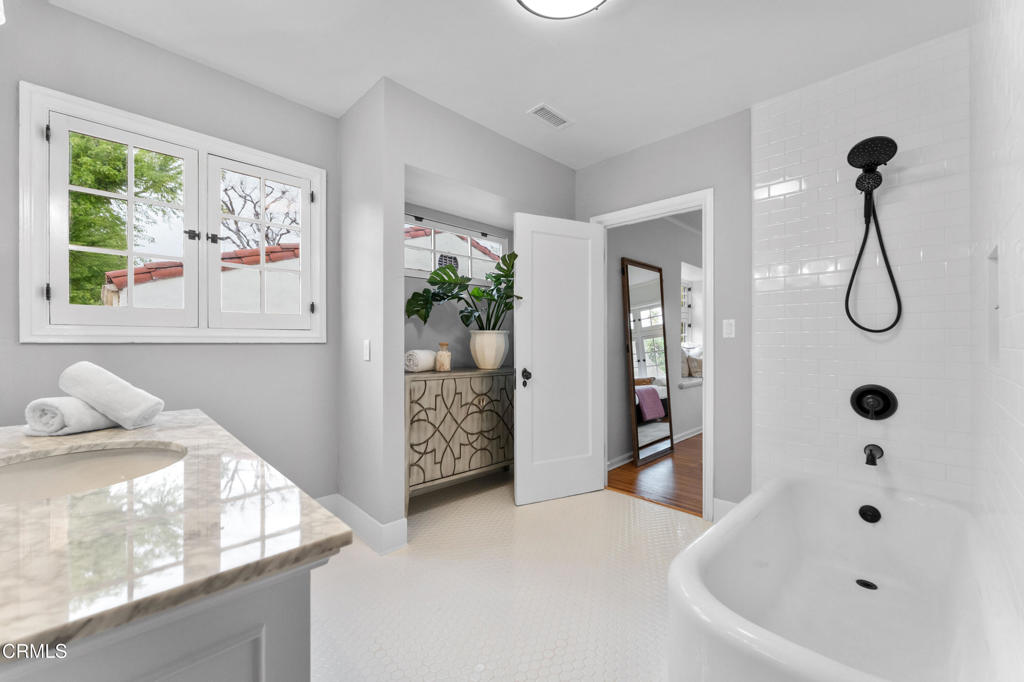 1300 N Holliston Avenue