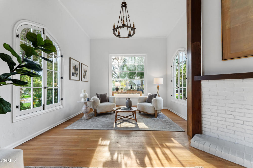 1300 N Holliston Avenue