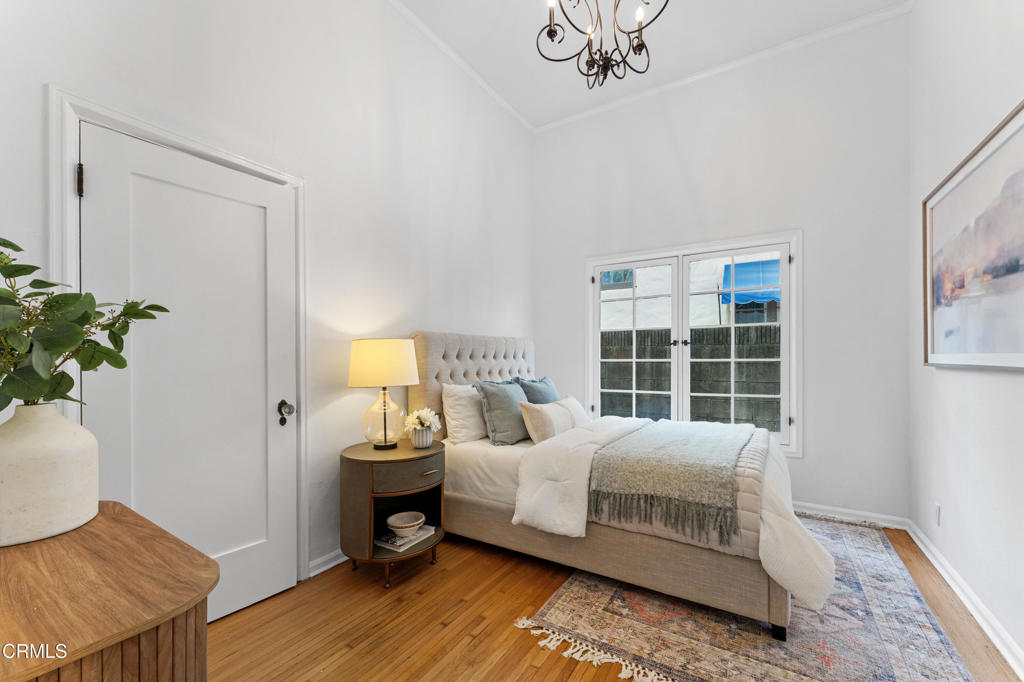 1300 N Holliston Avenue