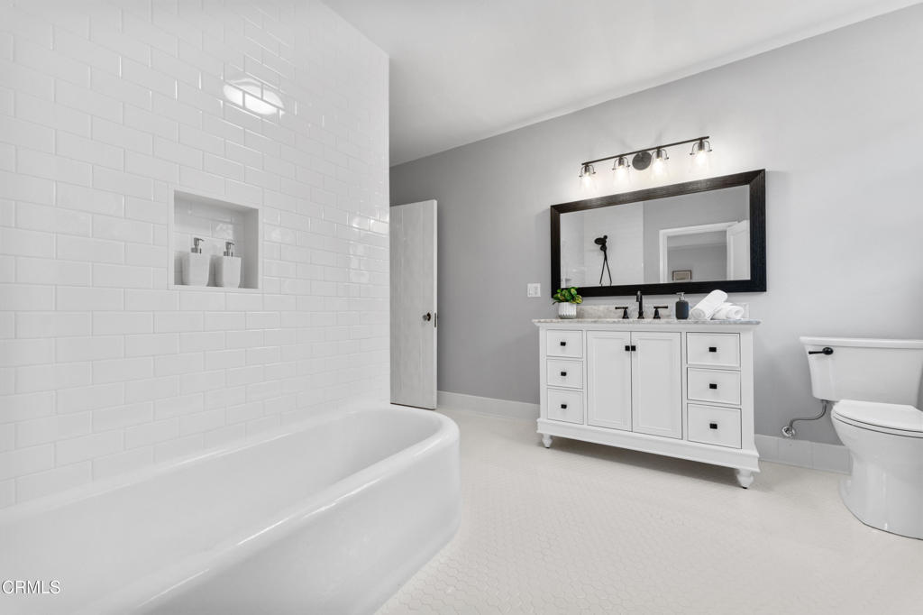 1300 N Holliston Avenue