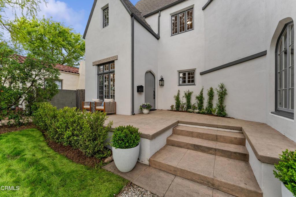 1300 N Holliston Avenue