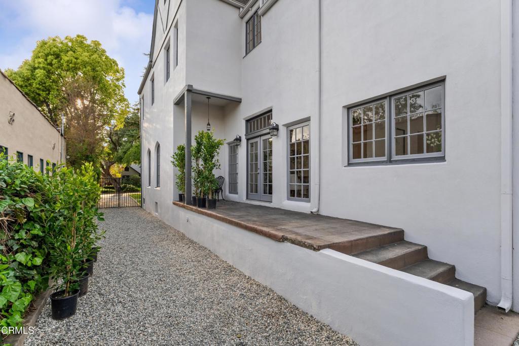 1300 N Holliston Avenue