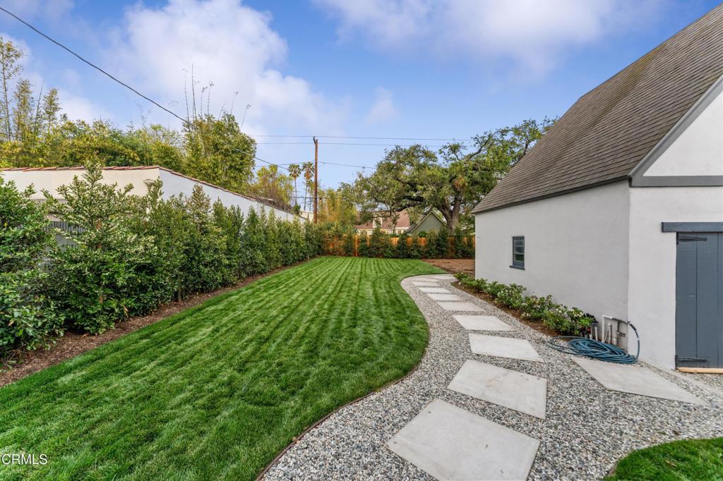 1300 N Holliston Avenue