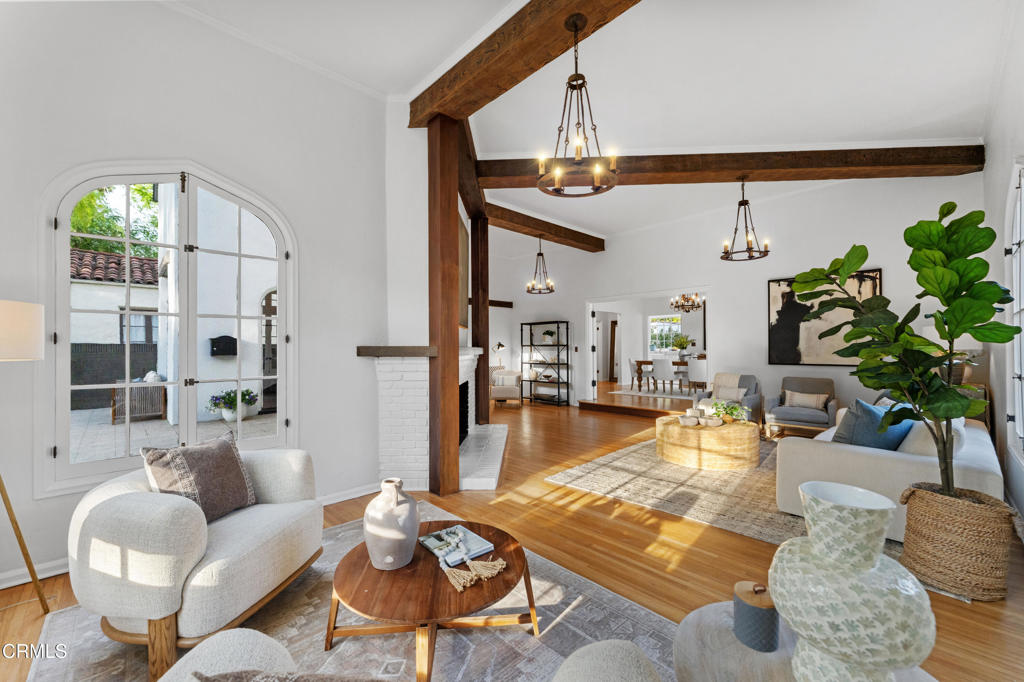 1300 N Holliston Avenue