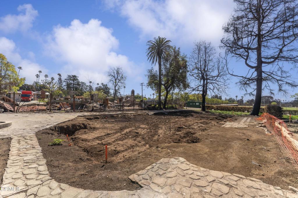 1049 E Calaveras Street