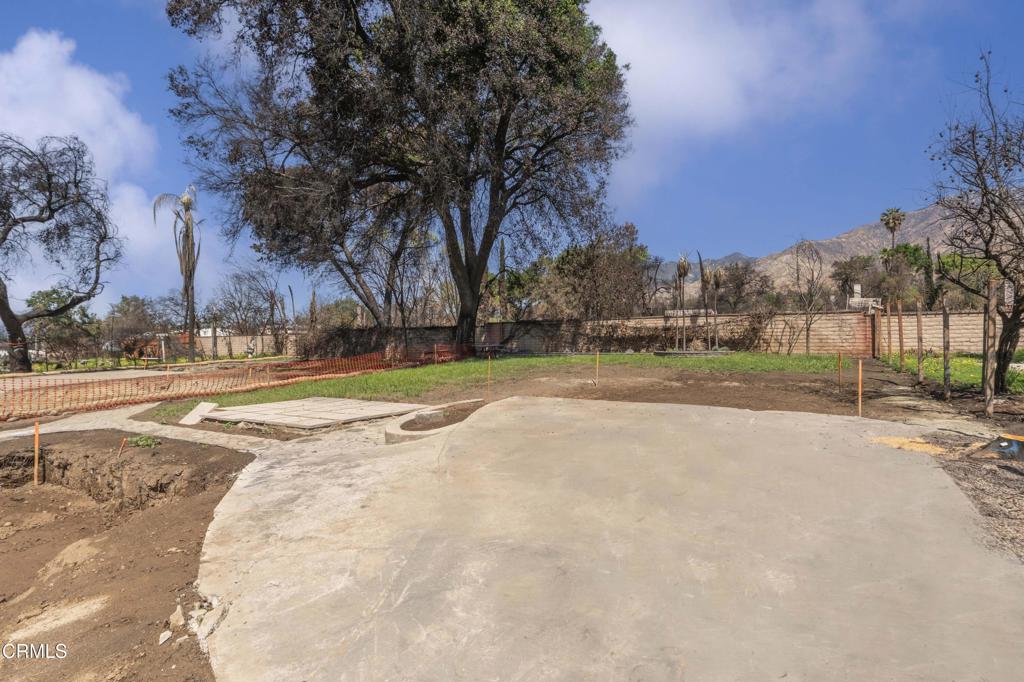 1049 E Calaveras Street