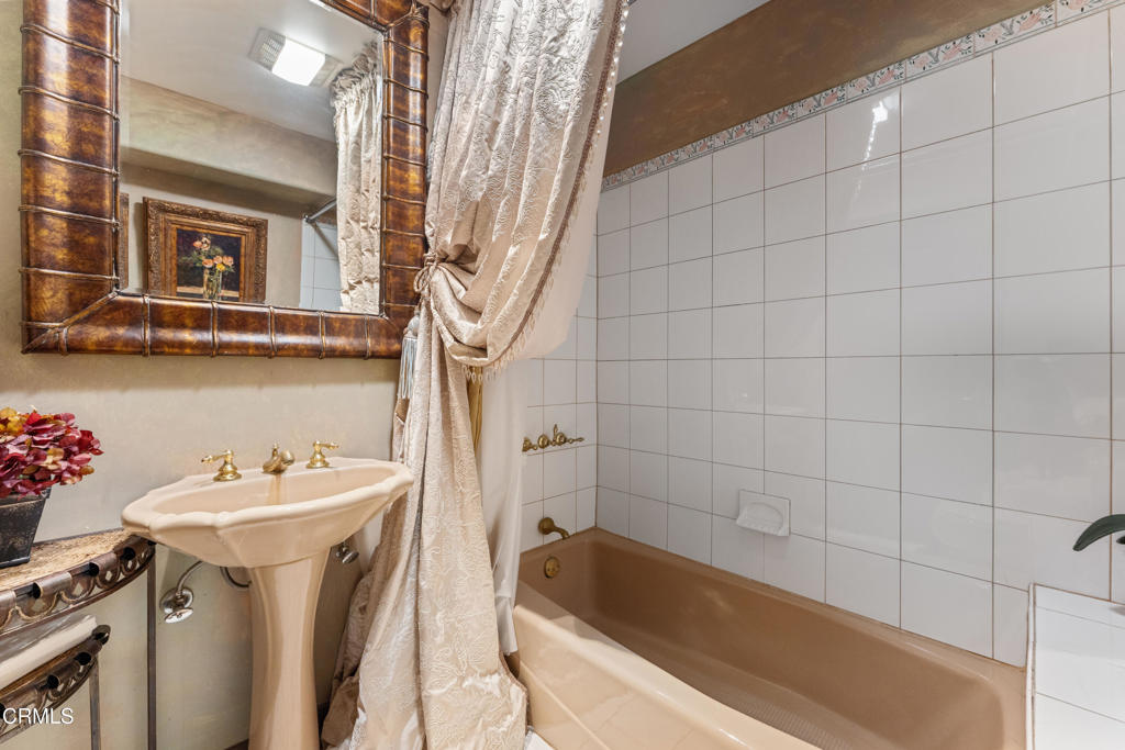 1205 Linda Vista Avenue