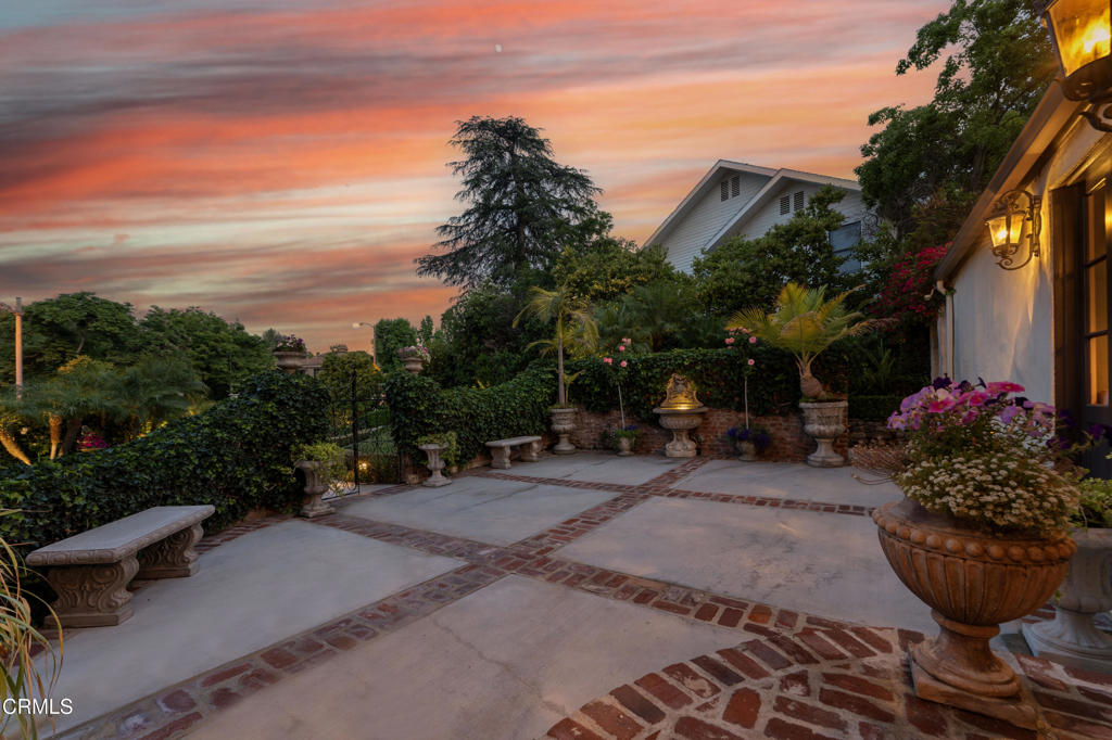 1205 Linda Vista Avenue