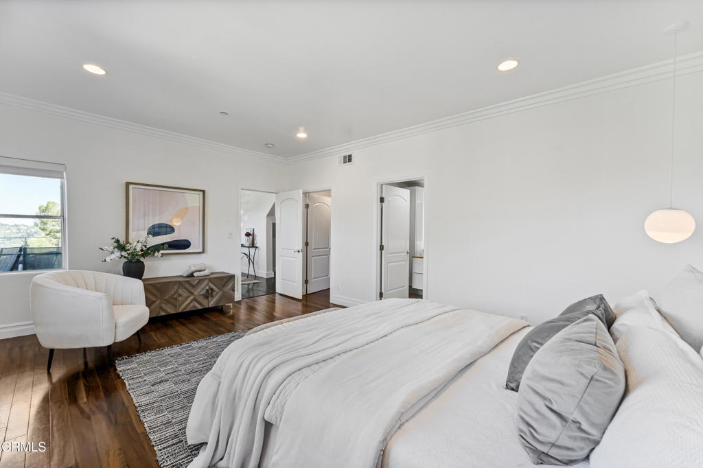 453 Frontenac Avenue