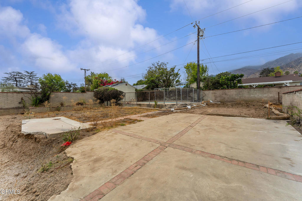 1685 E Calaveras Street