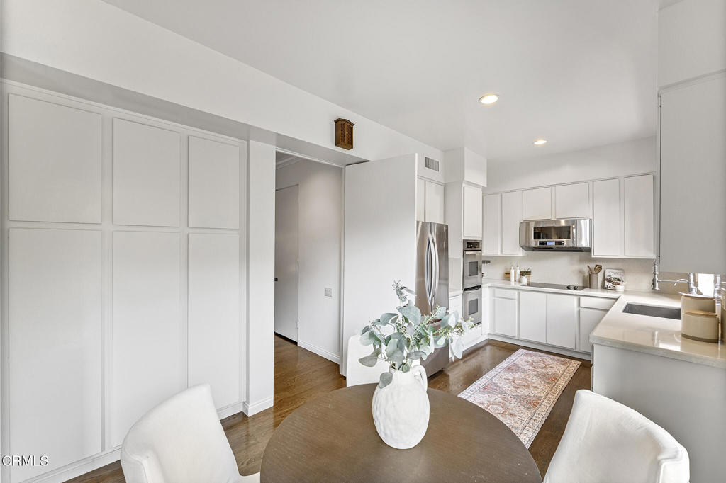 211 S Orange Grove Boulevard 5