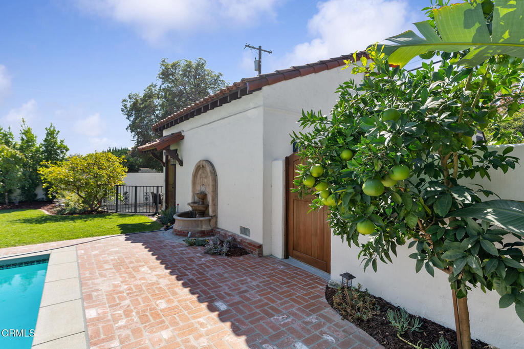 1805 West Drive Drive