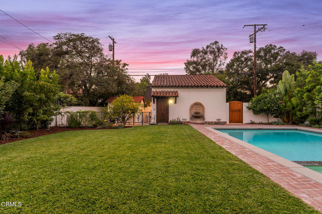 1805 West Drive Drive