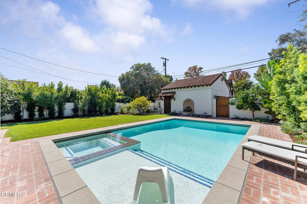 1805 West Drive Drive