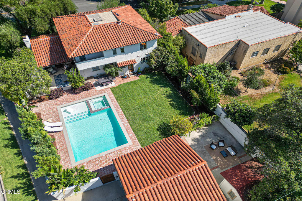 1805 West Drive Drive