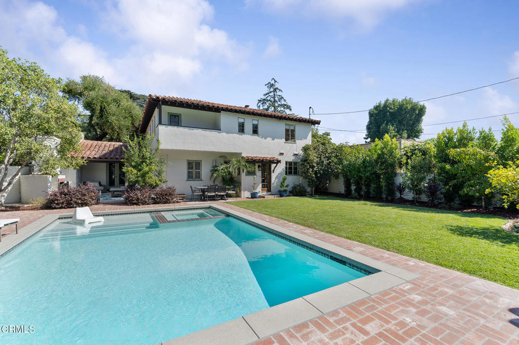 1805 West Drive Drive