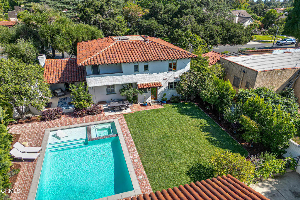 1805 West Drive Drive