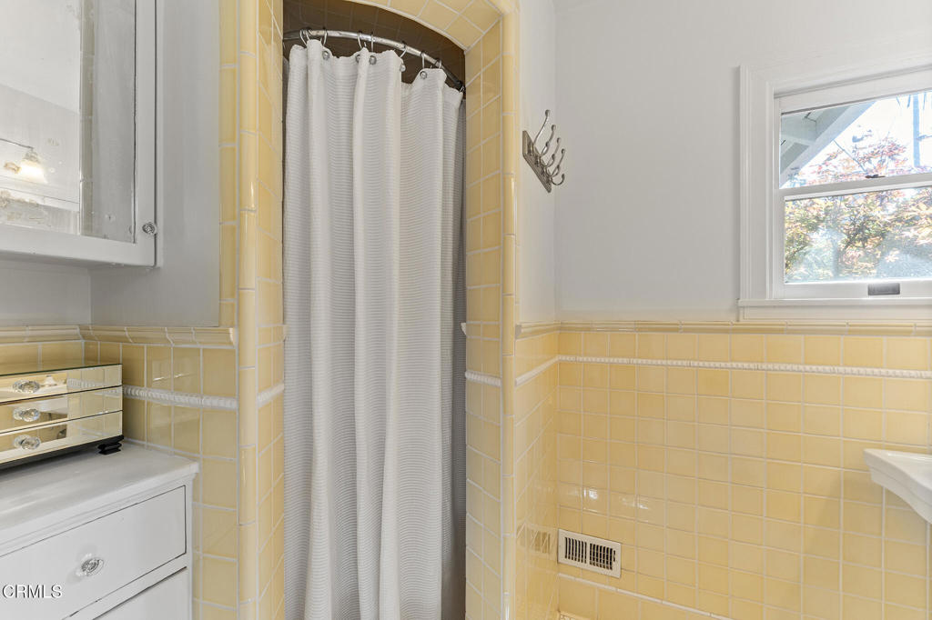 1637 Rose Villa Street Street